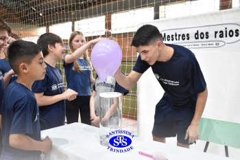 Brincando com a Ciência: experimentos científicos encantam as crianças!