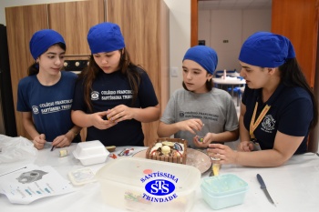 5º ano: doce estudo sobre as células em aula no Espaço Gourmet