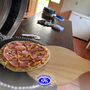 Alunos exploram o aprendizado ao fazer pizzas no Parque Franciscano STS | 6º ano