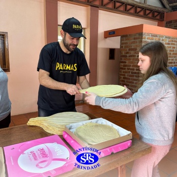 Alunos exploram o aprendizado ao fazer pizzas no Parque Franciscano STS | 6º ano