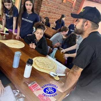 Alunos exploram o aprendizado ao fazer pizzas no Parque Franciscano STS | 6º ano