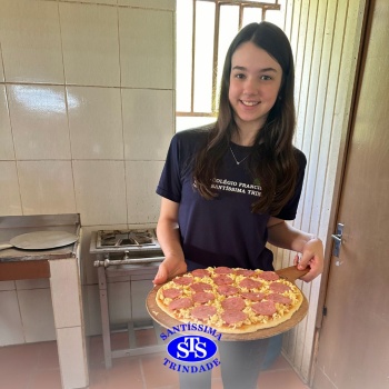 Alunos exploram o aprendizado ao fazer pizzas no Parque Franciscano STS | 6º ano