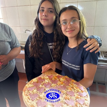 Alunos exploram o aprendizado ao fazer pizzas no Parque Franciscano STS | 6º ano