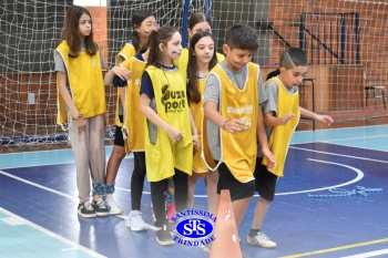 Gincana Esportiva proporciona momentos de convivência e diversão | 4º ano