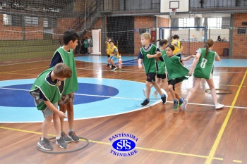 Gincana Esportiva proporciona momentos de convivência e diversão | 4º ano