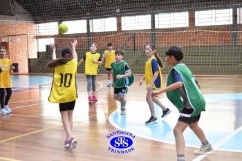 Gincana Esportiva proporciona momentos de convivência e diversão | 4º ano