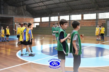 Gincana Esportiva proporciona momentos de convivência e diversão | 4º ano