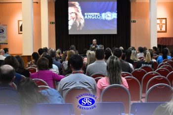 Novidades 2025: pais e estudantes participam de reuniões de apresentação do sistema Anglo de ensino