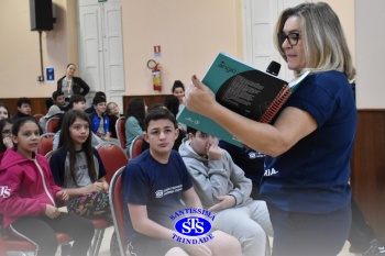 Novidades 2025: pais e estudantes participam de reuniões de apresentação do sistema Anglo de ensino