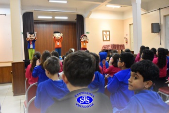 Alunos do 3º ano recebem visita da Turminha do Erico 