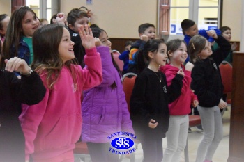 Alunos do 3º ano recebem visita da Turminha do Erico 