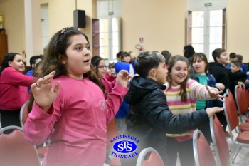 Alunos do 3º ano recebem visita da Turminha do Erico 