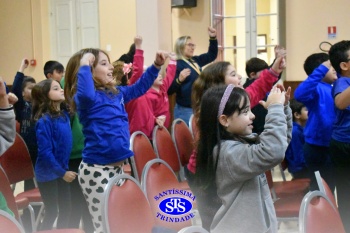 Alunos do 3º ano recebem visita da Turminha do Erico 