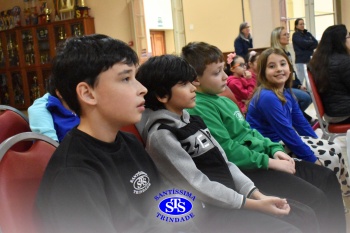 Alunos do 3º ano recebem visita da Turminha do Erico 