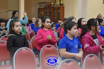 Alunos do 3º ano recebem visita da Turminha do Erico 