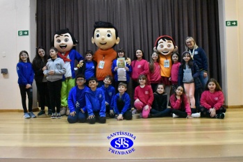 Alunos do 3º ano recebem visita da Turminha do Erico 