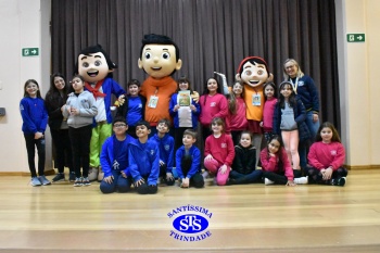 Alunos do 3º ano recebem visita da Turminha do Erico 