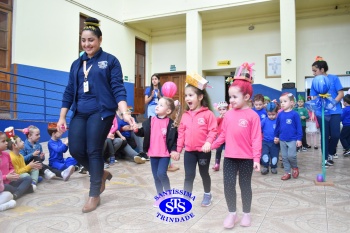 Desfile do Cabelo Maluco na Educação Infantil é marcado por muita alegria