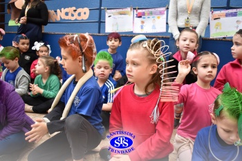 Desfile do Cabelo Maluco na Educação Infantil 