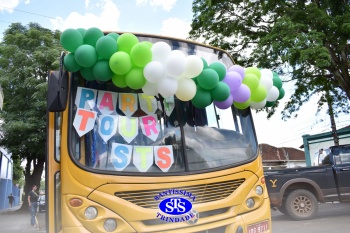 Diversão sobre rodas na Party Tour celebra a conclusão da Educação Infantil