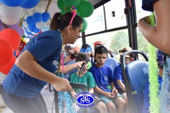 Diversão sobre rodas na Party Tour celebra a conclusão da Educação Infantil