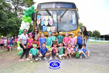 Diversão sobre rodas na Party Tour celebra a conclusão da Educação Infantil