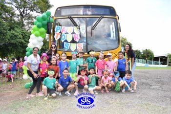 Diversão sobre rodas na Party Tour celebra a conclusão da Educação Infantil