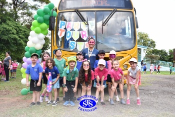 Diversão sobre rodas na Party Tour celebra a conclusão da Educação Infantil