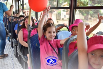 Diversão sobre rodas na Party Tour celebra a conclusão da Educação Infantil