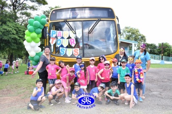 Diversão sobre rodas na Party Tour celebra a conclusão da Educação Infantil