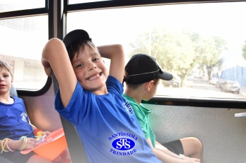 Diversão sobre rodas na Party Tour celebra a conclusão da Educação Infantil