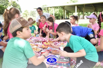 Diversão sobre rodas na Party Tour celebra a conclusão da Educação Infantil