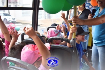 Diversão sobre rodas na Party Tour celebra a conclusão da Educação Infantil