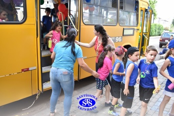 Diversão sobre rodas na Party Tour celebra a conclusão da Educação Infantil