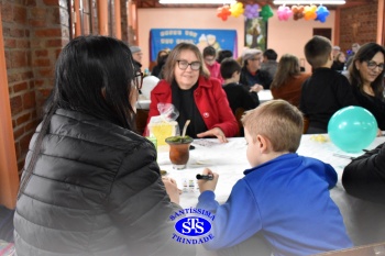 Infantil 5 comemora o Dia dos Avós com um bingo no Parque Franciscano STS