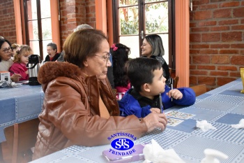 Infantil 5 comemora o Dia dos Avós com um bingo no Parque Franciscano STS