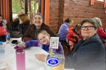 Infantil 5 comemora o Dia dos Avós com um bingo no Parque Franciscano STS