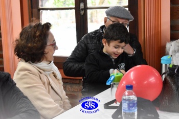 Infantil 5 comemora o Dia dos Avós com um bingo no Parque Franciscano STS