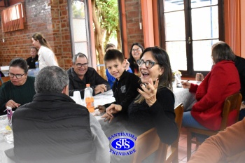 Infantil 5 comemora o Dia dos Avós com um bingo no Parque Franciscano STS