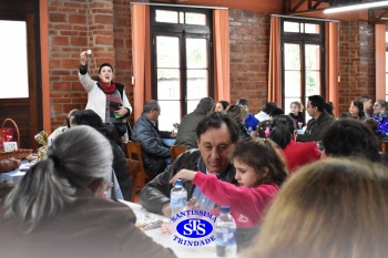 Infantil 5 comemora o Dia dos Avós com um bingo no Parque Franciscano STS