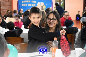 Infantil 5 comemora o Dia dos Avós com um bingo no Parque Franciscano STS