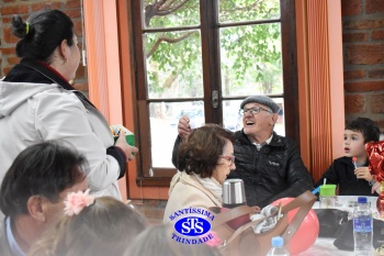 Infantil 5 comemora o Dia dos Avós com um bingo no Parque Franciscano STS