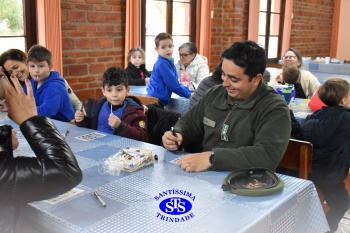 Infantil 5 comemora o Dia dos Avós com um bingo no Parque Franciscano STS