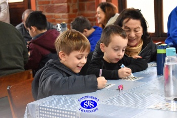 Infantil 5 comemora o Dia dos Avós com um bingo no Parque Franciscano STS