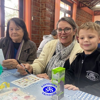 Infantil 5 comemora o Dia dos Avós com um bingo no Parque Franciscano STS