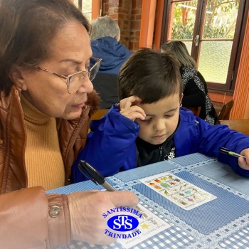 Infantil 5 comemora o Dia dos Avós com um bingo no Parque Franciscano STS