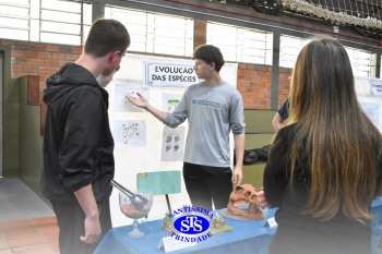 Feira de Ciências coloca estudantes em contato com a pesquisa científica | 9º ano