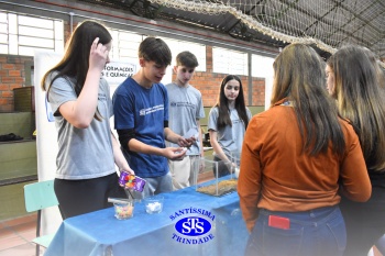 Feira de Ciências coloca estudantes em contato com a pesquisa científica | 9º ano