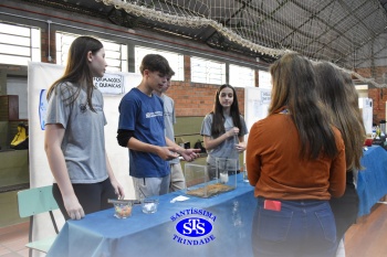 Feira de Ciências coloca estudantes em contato com a pesquisa científica | 9º ano