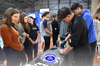 Feira de Ciências coloca estudantes em contato com a pesquisa científica | 9º ano